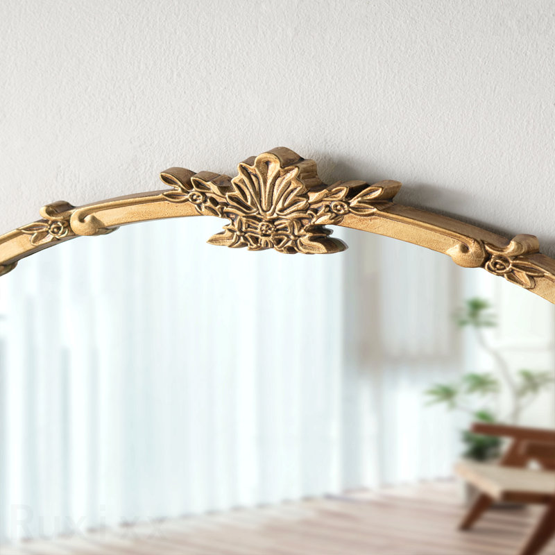 Miroir d'appoint mural doré avec écusson décoratif