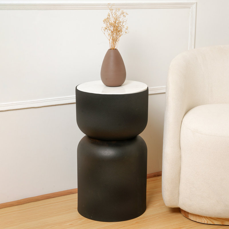 Table d'appoint moderne avec plateau en marbre et structure en métal