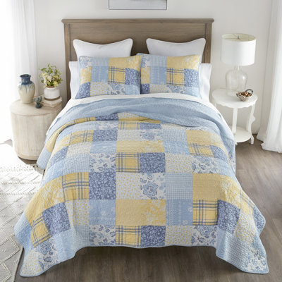 Donna Sharp Spring Flowers 2PC Shabby Chic Pieced Cotton Twin Quilt Set
