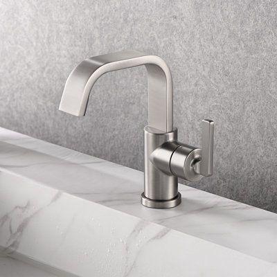 Single Hole Bathroom Faucet with Drain Assembly