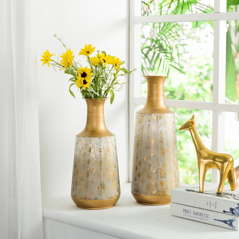 Braddyville Metal Table Vase