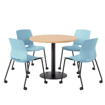 Ensemble repas pour quatre personnes