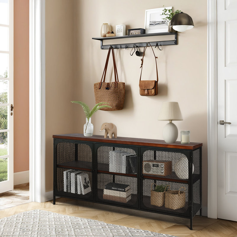 Armoire de rangement de style industriel de style industriel contre le mur