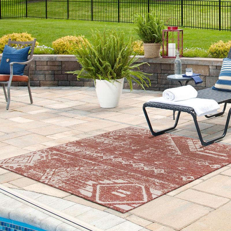 Loreen Geometric Machine Woven Rectangle Polypropylene Indoor / Outdoor Area Rug in Rust Red, Square 5'3"
