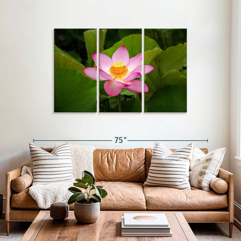 Fleur de lotus fraîche, H 36 po x l 57 po