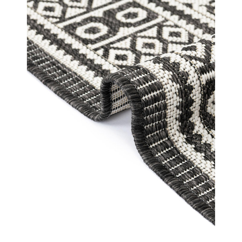 Outdoor Traditional Area Rug, Square 13'1"