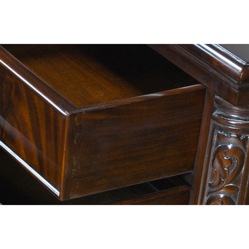 Commode triple boules et griffes en acajou