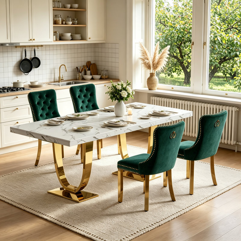 Ensemble de table et chaises de salle à manger rectangulaires modernes en faux marbre de 180 cm (70,8 po) avec pieds en acier inoxydable et chaises capitonnées en velours.