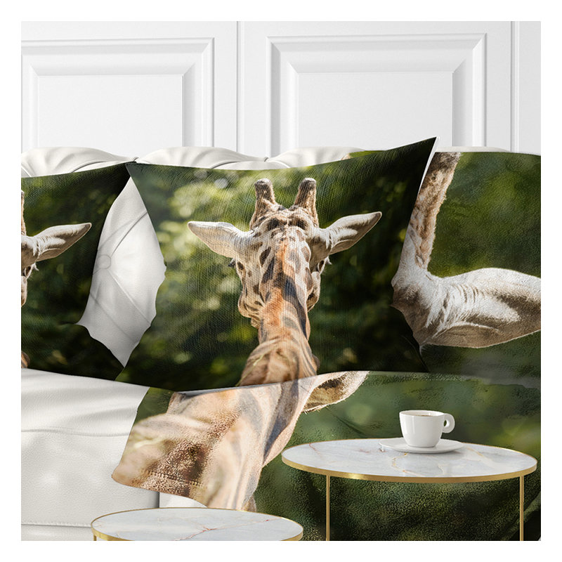 Tête de girafe vue de dos - Coussin imprimé animal, 16 po x 1 po, Coussin décoratif