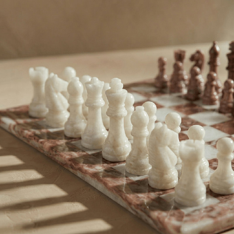Jeu d'échecs en marbre rose - jeu d'échecs en édition limitée 13 po, corail rose et blanc