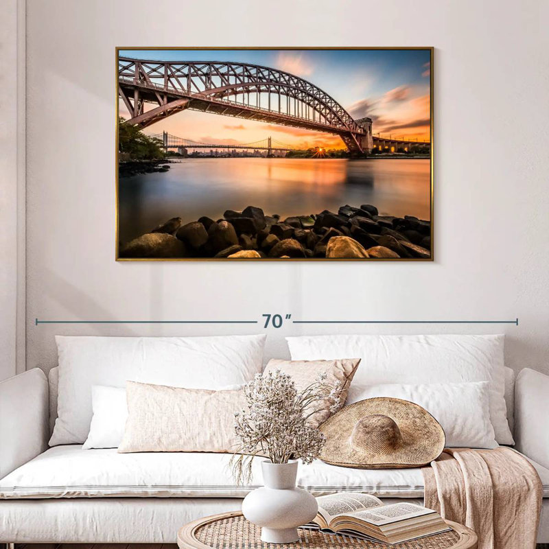 Pont Triboro au coucher du soleil, 46 po x 31 po, Cadre flottant doré
