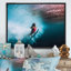 «Surfer Woman Catching Underwater Wave», reproduction de photo sur toile