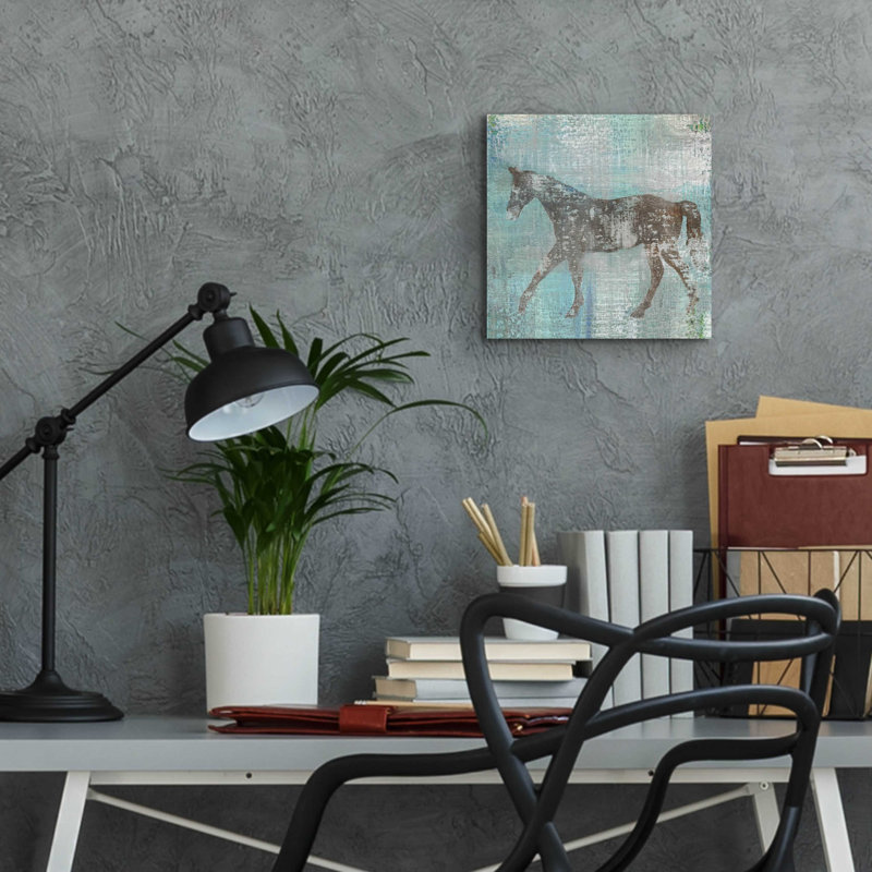 "Cheval I flippé brun" par Studio Mousseau, H 12 po x l 12 po x P 0,13 po
