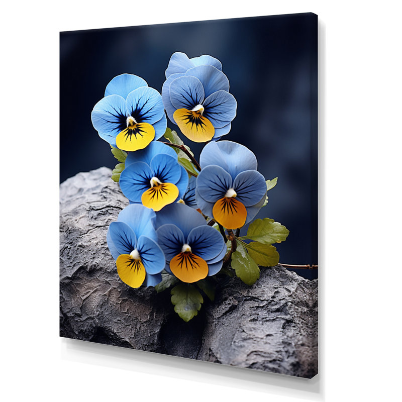 «Blue Blue Pansies», photo vibrante sur toile, H 32 po x l 16 po x P 1 po, Toile tendue