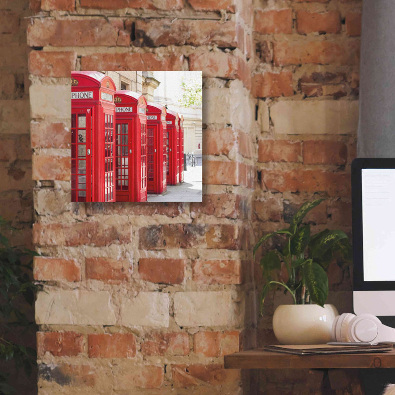 «Covent Garden Téléphone Boxes» par Keri Bevan, estampe numérique sur toile, H 12 po x l 12 po x P 0,75 po