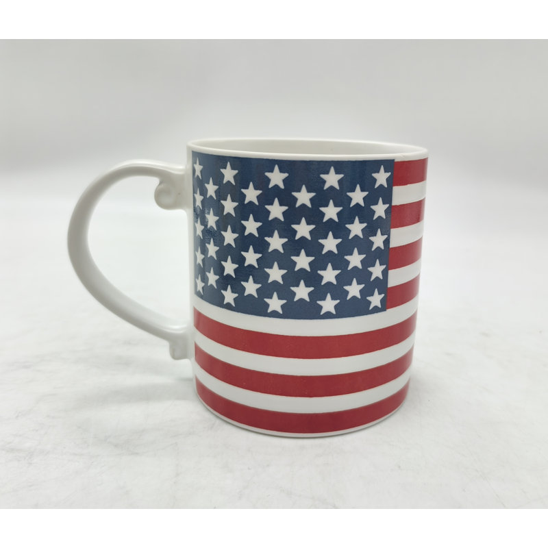 TASSE AMÉRICAINE À ÉTOILES ET RAYES 21OZ