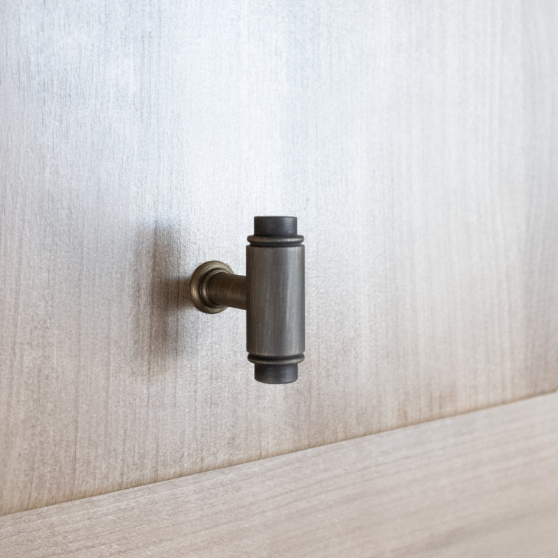 Poignée cylindrique 1 5/8 po, Antique English, H 1,62 po x l 0,59 po x P 1,44 po
