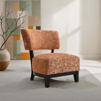 Chaise d'appoint contemporaine sans accoudoirs avec un design en angle et des pieds fuselés, finition rustique pour le salon principal