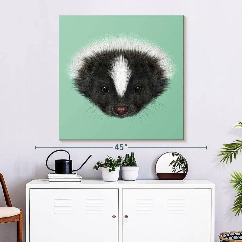 Crowle Skunk Head, 33" H x 33" W