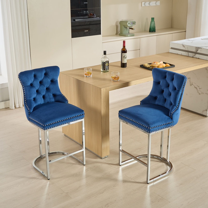 Ensemble de 2 tabourets de bar de 25 po de hauteur comptoir en velours capitonné à garniture cloutée avec pieds en métal chromé et îlot de cuisine bleu rembourré