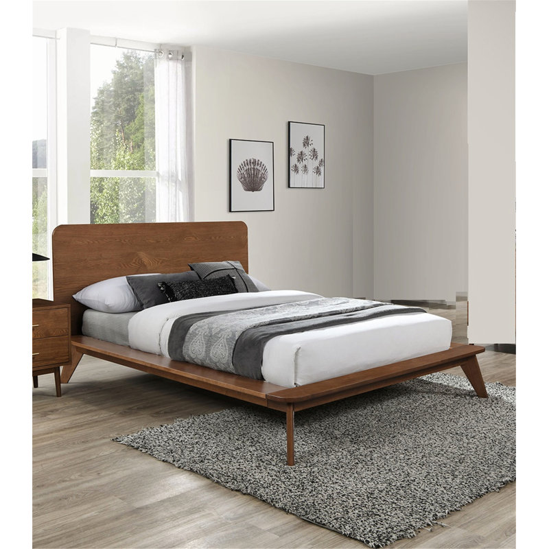 Très grand lit plateforme noyer de style Mid-Century avec placage en bois massif et pieds fuselés, prêt pour le matelas