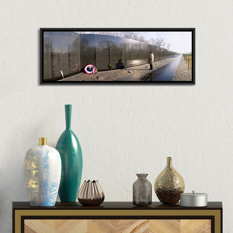 Reproduction de photo sur toile, "vétérans du viêt nam" , washington, p, H 12 po x l 36 po x P 1,5 po, Cadre noir