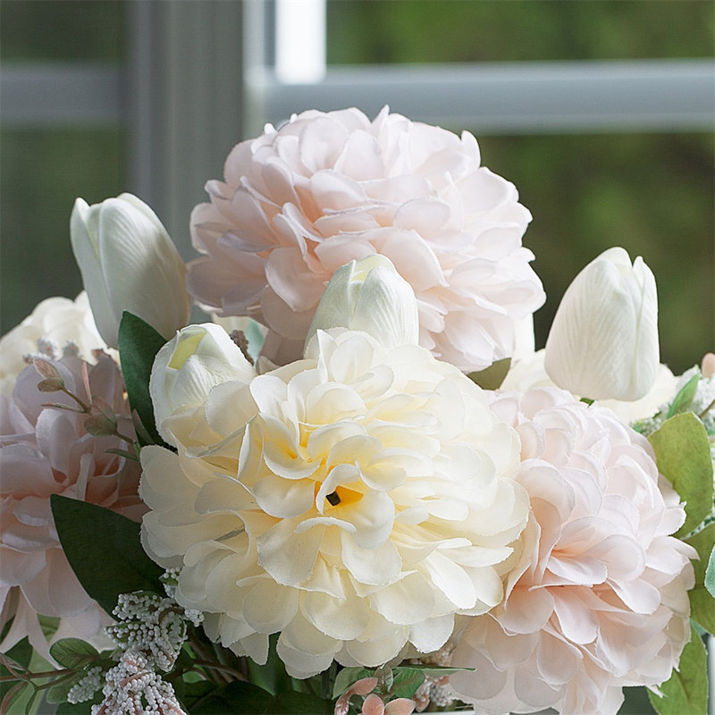 Arrangements floraux mixtes dans un vase, Crème beige