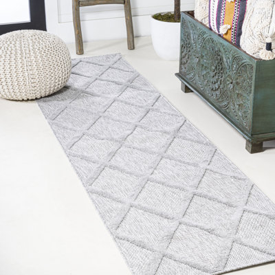 Briano Diamond Trellis Light Gray Indoor/Outdoor Rug