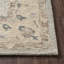 Tapis traditionnel en laine fait main Lilia, bordé de bleu et de crème-36368657