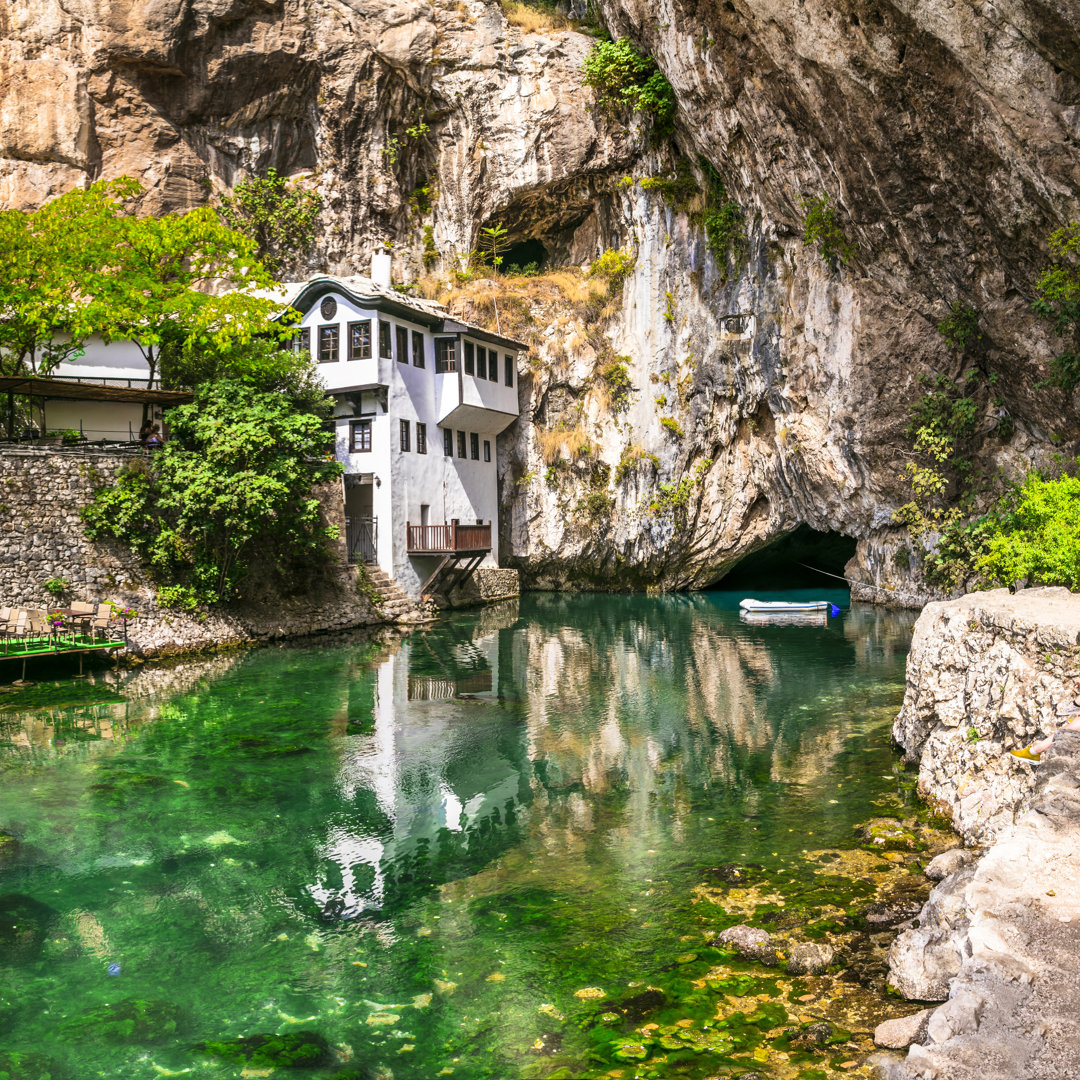 Theba Blagaj Tekija von Freeartist - Gewickelte Leinwand Fotografie