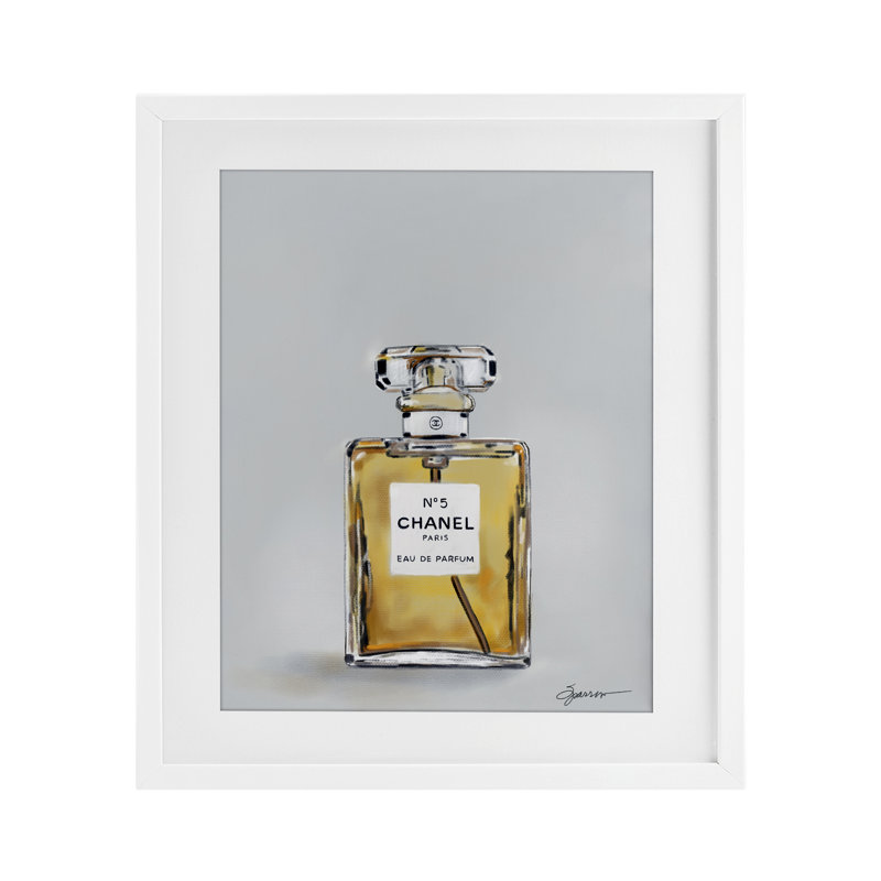 Parfum de luxe élégant, impression sous verre encadrée, design par Mary Sparrow, H 21 po x l 17 po, Cadre blanc côtier