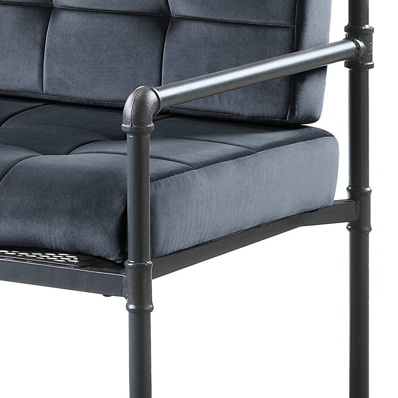 Gris élégant avec structure en métal et coussins personnalisables. Conception industrielle en tuyaux. Doux