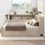 Lit de jour double en bois avec tablettes de rangement et lit gigogne
