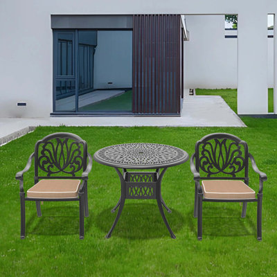Elegant Set Of Cast Aluminum Patio Furniture With  Cushions