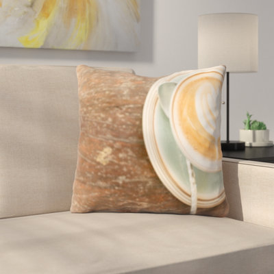 Coussin décoratif café sur table Konieczny
