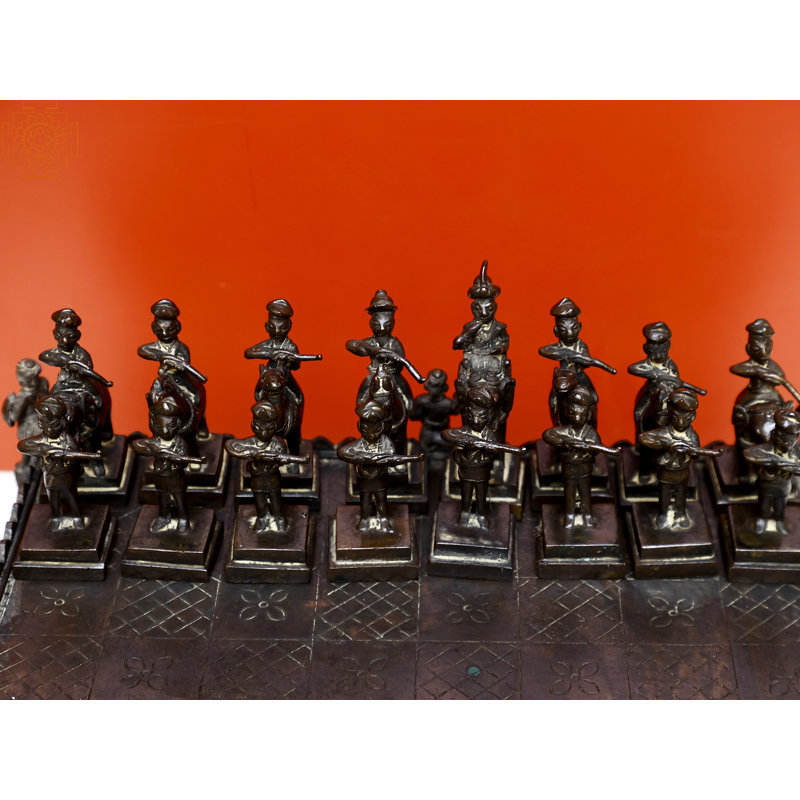 Jeu d'échecs en laiton fait à la main 13,5 "- jeu de plateau de combat artistique avec des ornés, décor de table luxueux et cadeau d'héritage