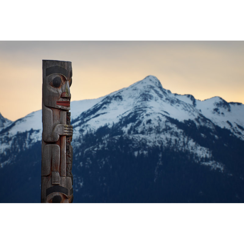 Totem Scottsburg par Shobestudios, H 12 po x l 18 po x P 1,25 po