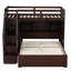 Lit simple superposé au dessus d'un lit double avec escalier de rangement, garde-robe, port USB et éclairage, bois espresso-431462280