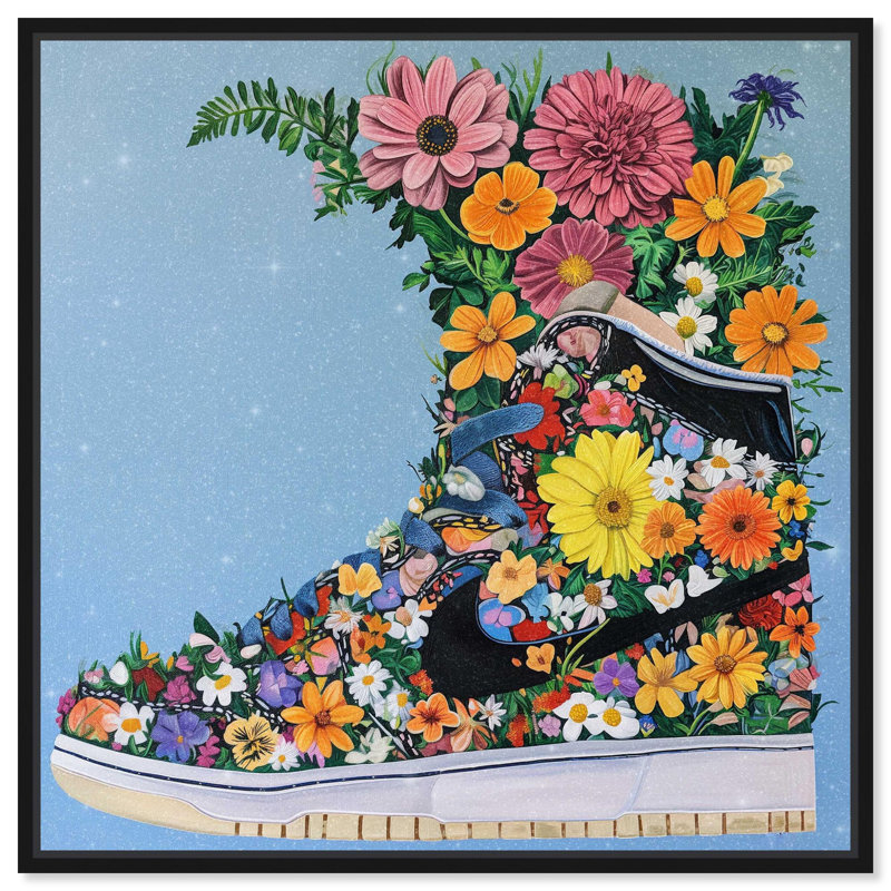 «Blooming Floral Sneaker», art mural par toile , H 13 po x l 13 po, Cadre flottant noir