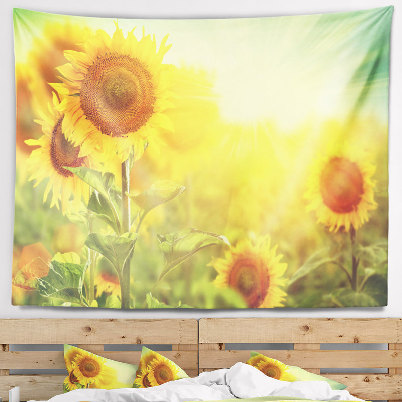 Fleurs de couleur qui fleurissent sur le tapisserie field, H 78 po x l 92 po