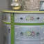 Armoire de rangement en bois peinte à la main