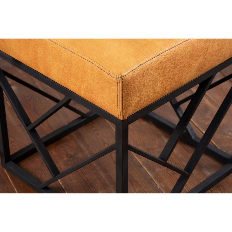 Pouf en cuir PU moutarde avec pieds en métal, 18,1 po x 17,3 po x 18,1 po | Tissu durable et facile à nettoyer | 32 sièges en mousse pour une assise confortable | Design industriel élégant pour les espaces modernes