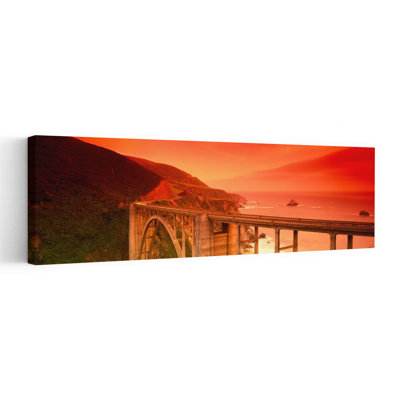 Vue en angle élevé d'un pont en arc, pont de Bixby, Big Sur, Californie, États-Unis, art contemporain abstrait, art mural montagne