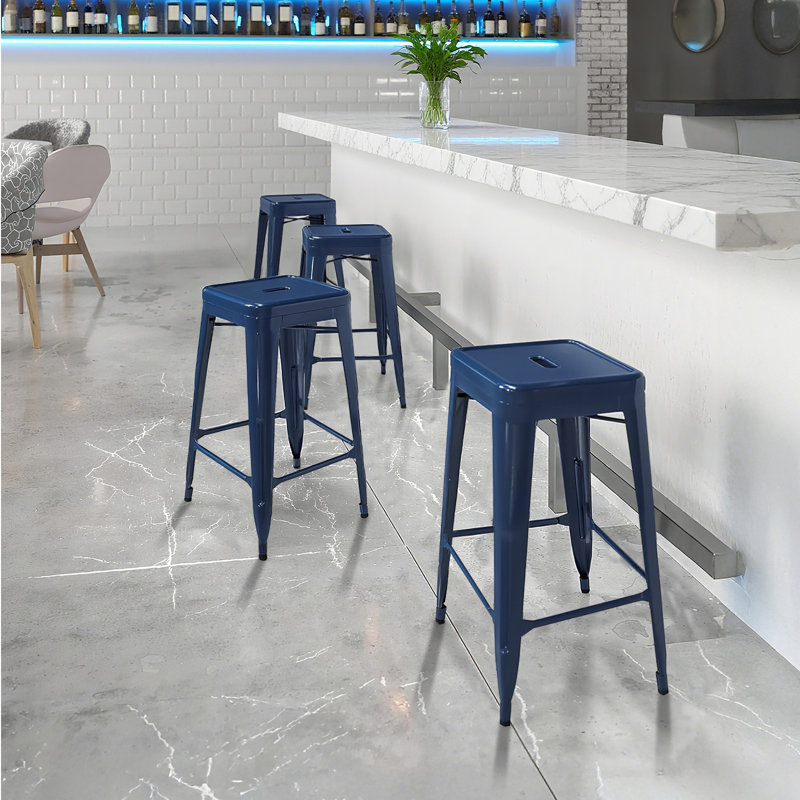 Ensemble de 4 tabourets de bar en métal sans dossier empilables, tabourets de comptoir de cuisine intérieur / extérieur, chaises de salle à manger industrielles