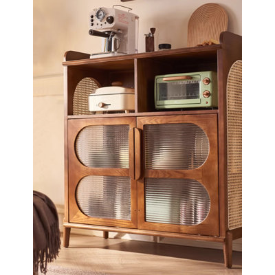 Buffet décoratif en bois massif, rotin et verre de style Mid-Century