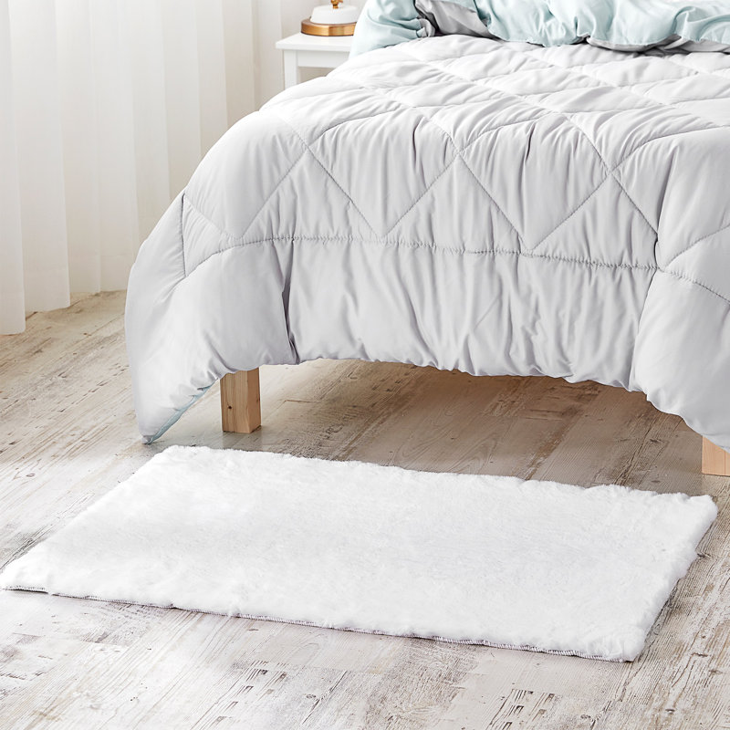 Faux Fur Indoor Rug, Rectangle 2'2" x 3'4"
