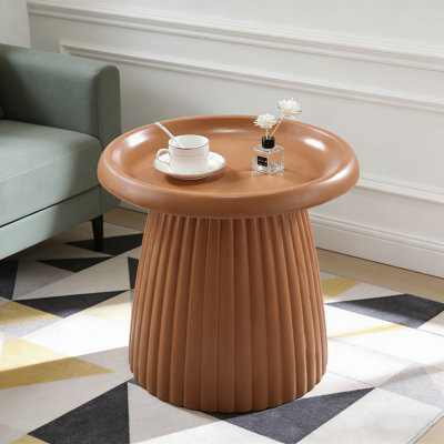 Table d'appoint à base cannelée légère en oxyde de magnésium, durable et élégante pour les intérieurs modernes