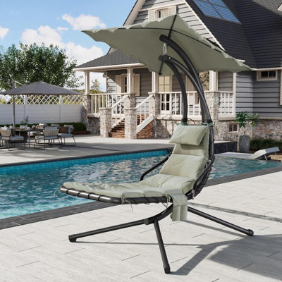 Chaise longue avec balancelle et parasol