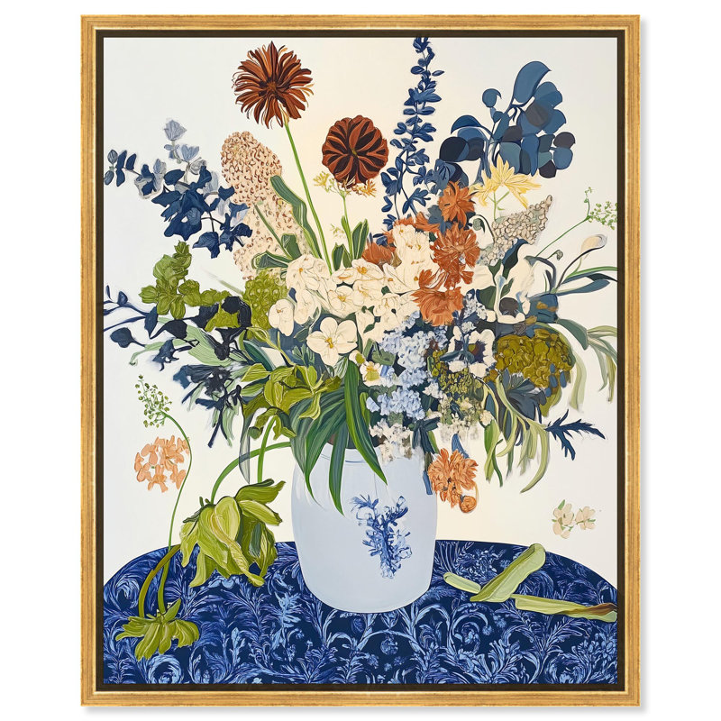 «Dahlia Dream in Delft Blue Modern Farmhouse» par Art Remedy, H 21 po x l 17 po, Cadre flottant doré