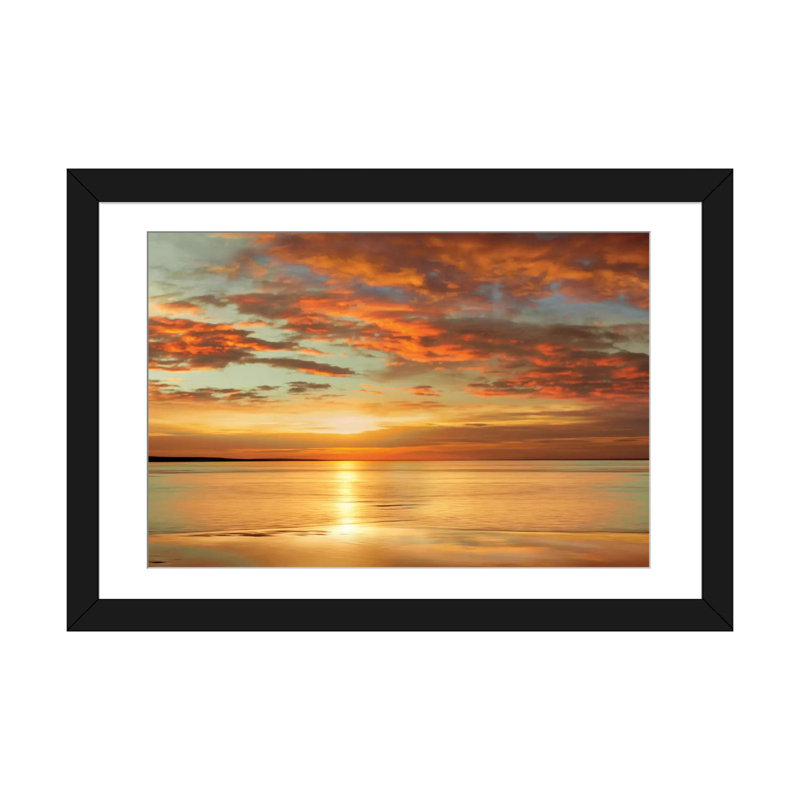 Sunlit par John Seba - Photographie sur toile tendue, H 16 po x l 24 po x P 1 po, Papier avec cadre noir, Blanc